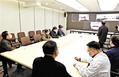 蘭大校長嚴(yán)純?nèi)A等視頻連線蘭大一院、二院支援湖北醫(yī)療隊(duì)員