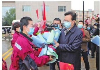 慶陽市第二、三批支援湖北醫(yī)療隊12名隊員凱旋