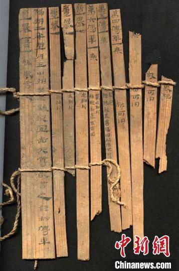 圖為藏于敦煌博物館內(nèi)的漢代簡牘。敦煌市委宣傳部供圖