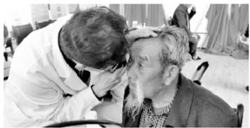 致敬時代楷?！瓣P(guān)愛八步沙林場大漠治沙人眼健康公益行動”啟動
