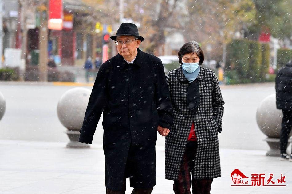 初雪來了！一起在天水街頭，共赴“白頭”！