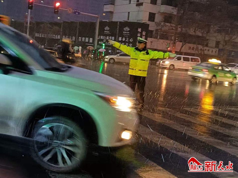 風(fēng)雪襲來，天水最美“警色”在路上！