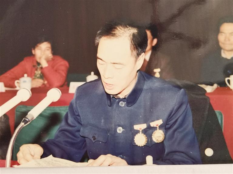 尋訪百名先鋒黨員  他用13年的時(shí)間完成28年的工作量——記“刀具大王”、全國(guó)勞模、蘭州通用機(jī)器廠工人技師蘆聚才