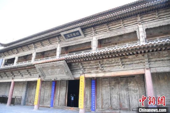 圖為張掖大佛寺建筑外圍?！钇G敏 攝