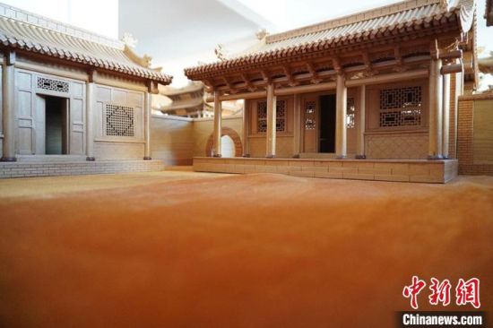 圖為微縮建筑蘭州四合院內(nèi)部結(jié)構(gòu)?！【琶赖┰?　攝