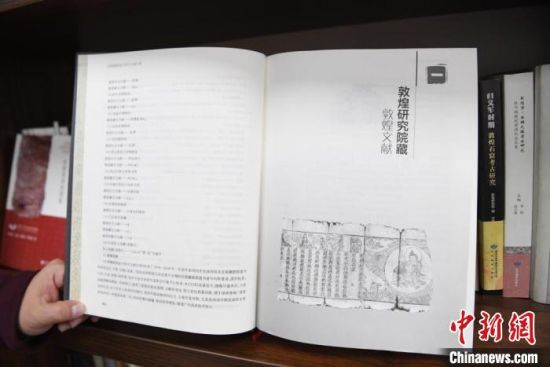 《甘肅藏敦煌遺書研究文獻(xiàn)引得》編纂耗時(shí)8年，收錄研究文獻(xiàn)數(shù)據(jù)總計(jì)17000條，時(shí)間跨越110年?！钇G敏 攝