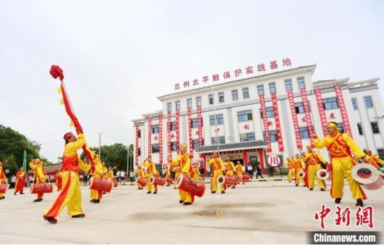 2021年6月30日，蘭州太平鼓教育保護(hù)實(shí)踐基地啟動(dòng)儀式在蘭州新區(qū)舉行。(資料圖) 高展 攝