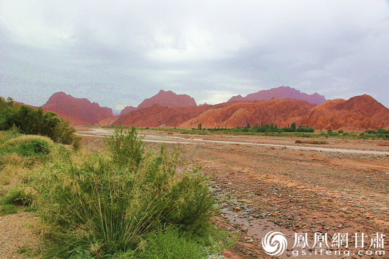庫車銅廠河沿途，曾經(jīng)的絲路古道。楊文遠 攝