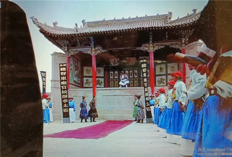 電影《新龍門客?！菲^之關(guān)城清代戲臺特寫