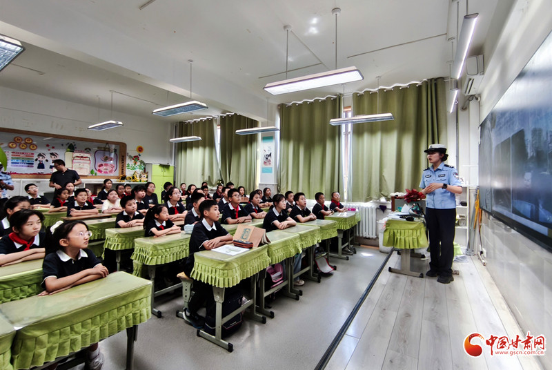 知危險、會避險 蘭州交警開展暑假交通安全宣傳
