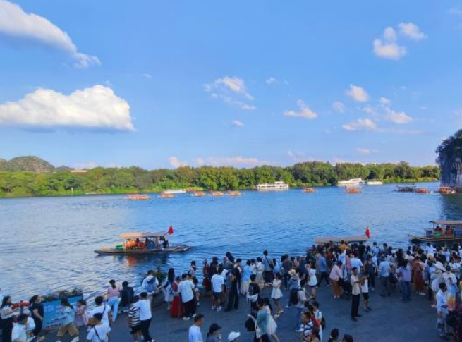 桂林國慶中秋假期旅游收入破百億元