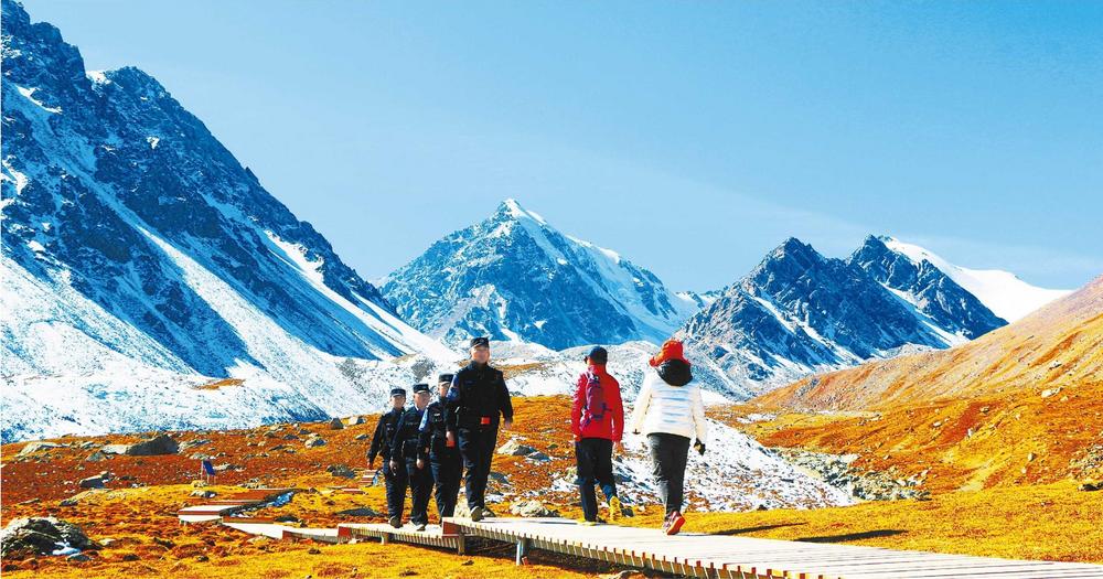 肅南安局“空巡+地巡”提升景區(qū)治安管控水平