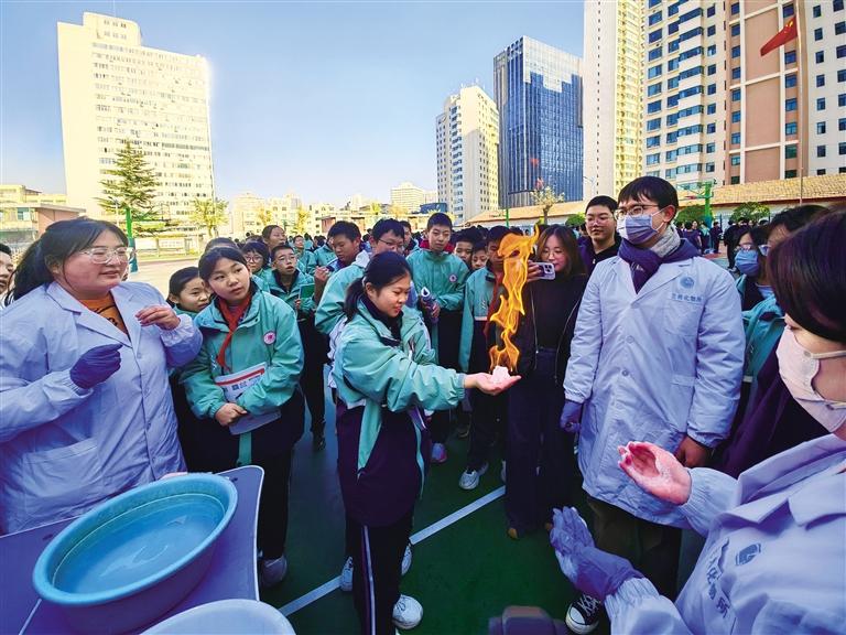 中國科學(xué)院科普活動(dòng)走進(jìn)蘭州第八中學(xué)