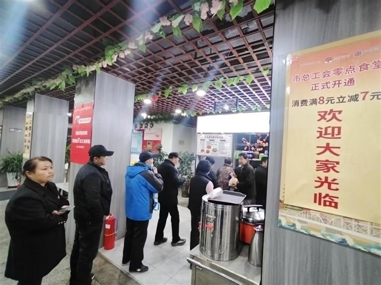 蘭州“零點(diǎn)食堂”溫暖城市守夜人