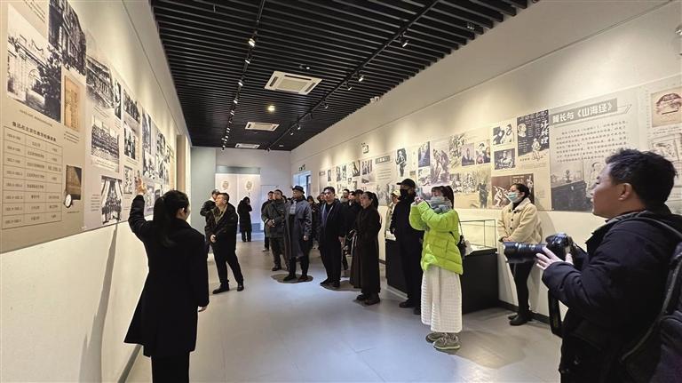 重溫新文化經(jīng)典 感悟“孺子?！鼻閼? /><p>重溫新文化經(jīng)典 感悟“孺子?！鼻閼?/p></a>                </div>
                <ul class=