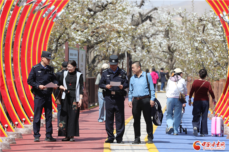 春動隴原丨萬畝梨花綻芬芳 藏藍(lán)守護(hù)伴春光